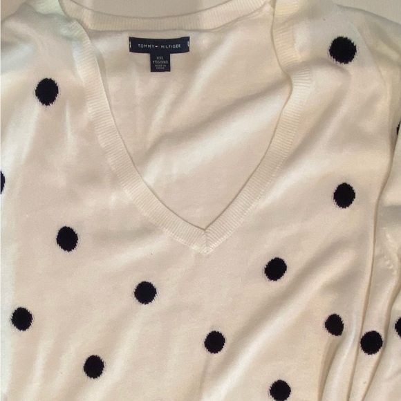 Women’s Size XXL Group Of Nice Tops - Tommy Hilfiger VNeck Sweater and 2 Long - Picture 2 of 4